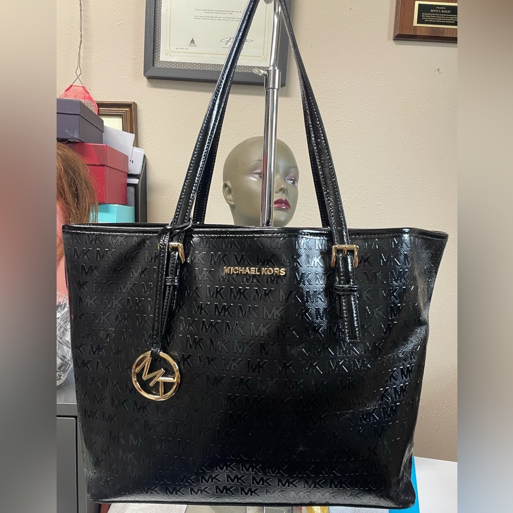 Michael Kors Jet Set Tote - Picture 5 of 7